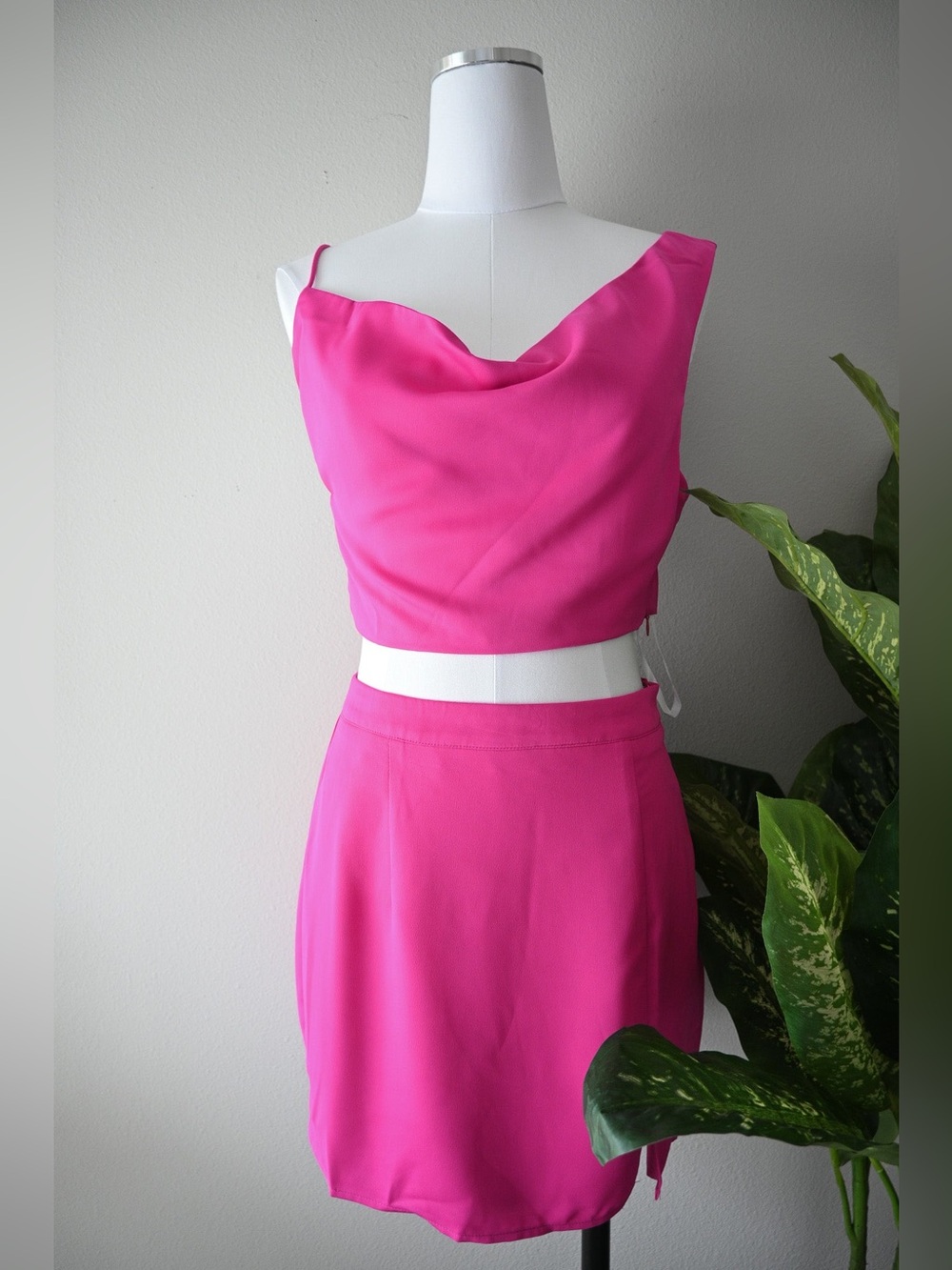 SuperDown "Kylie" Set, Hot Pink, New With Tags - Picture 3 of 5